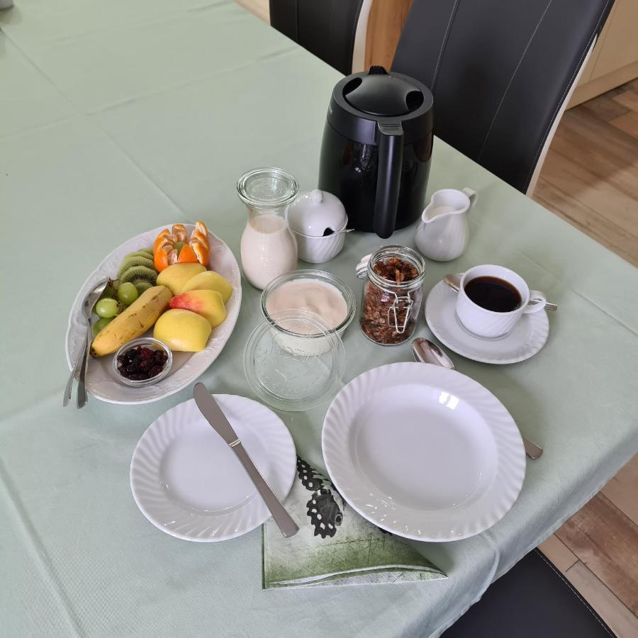 Gaestezimmer Treuen - Bed & Breakfast Luaran gambar